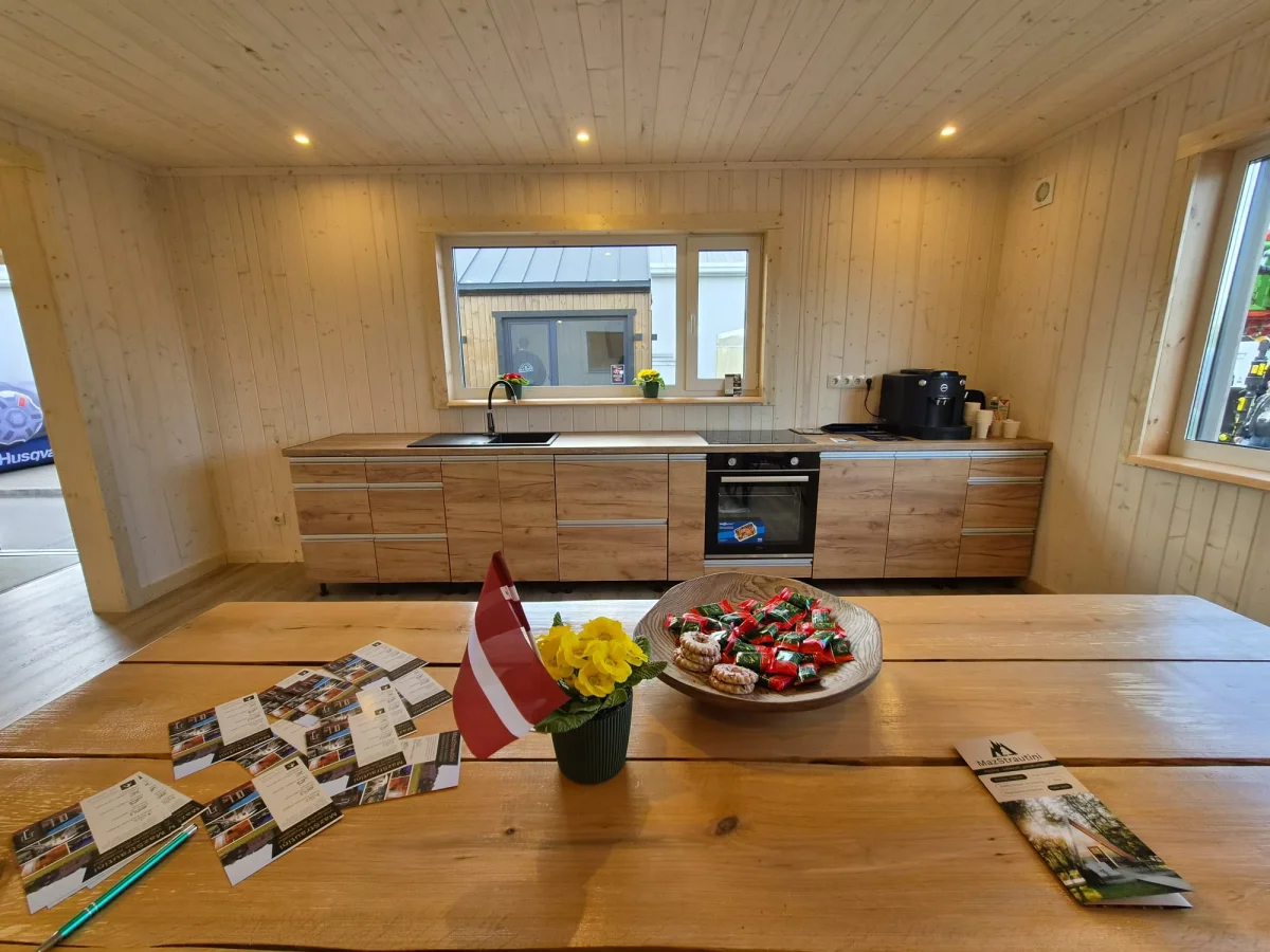 Vissezonas karkasa māja 11x4,90m Virtuve-viesistaba