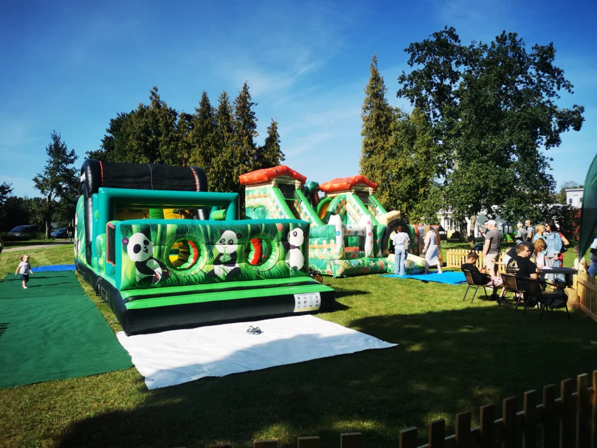 Piepūšamā atrakcija Panda